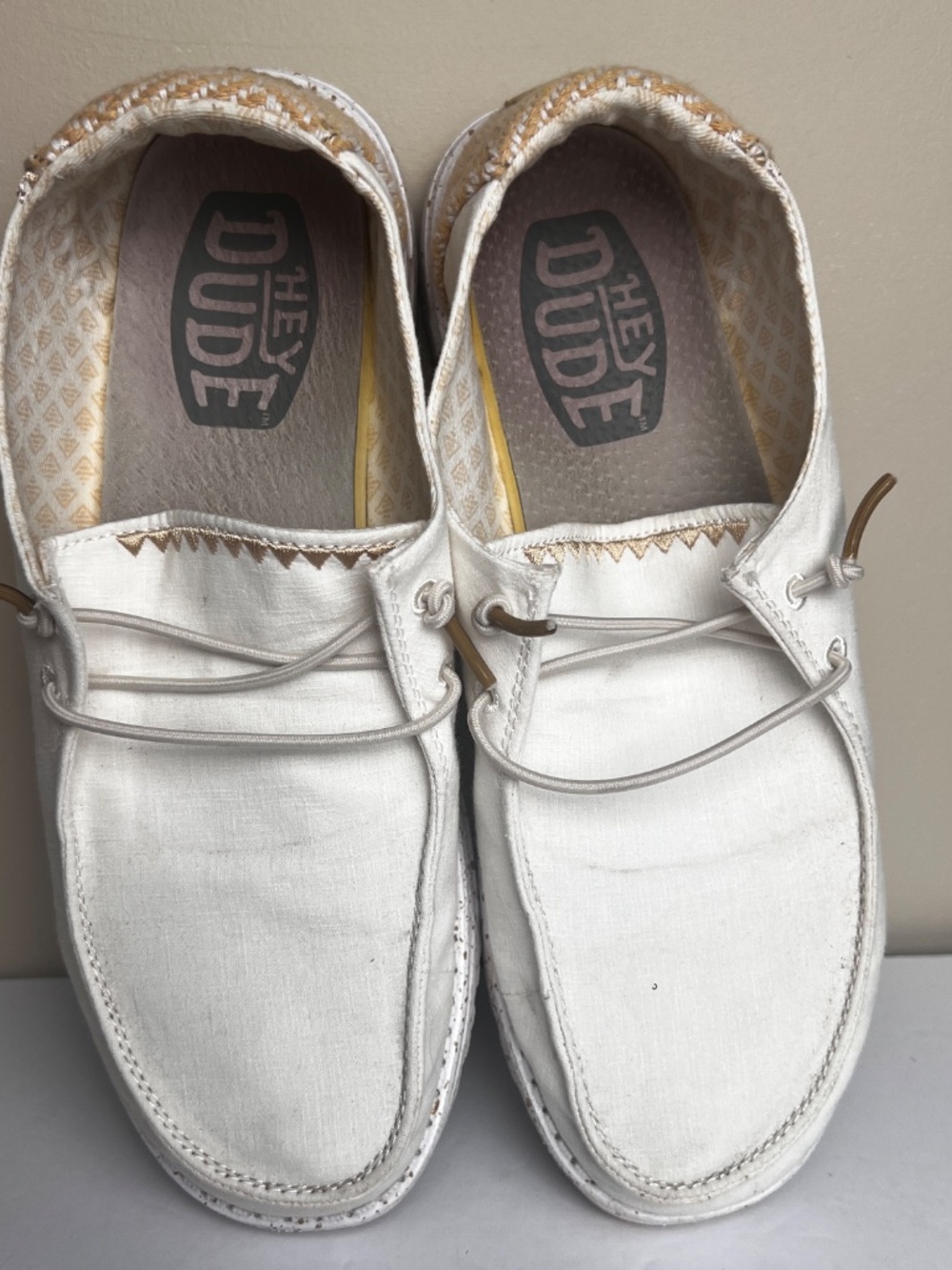 Hey Dude Woman’s Wendy Chambray Woven White Sand Sneaker Shoes Size 9